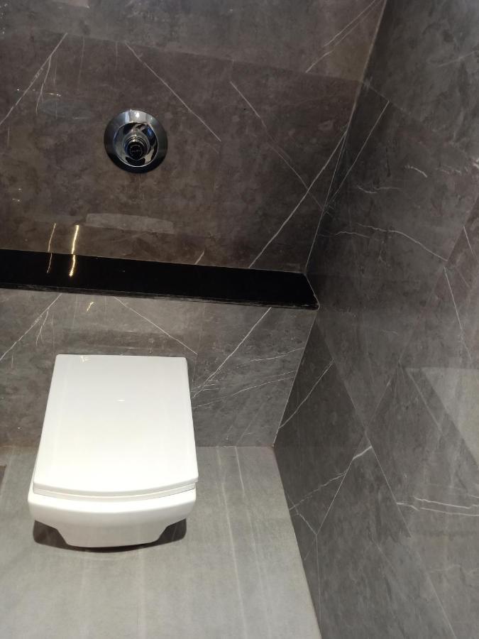 Hotel Suvarnam Residency Ahmednagar Kültér fotó