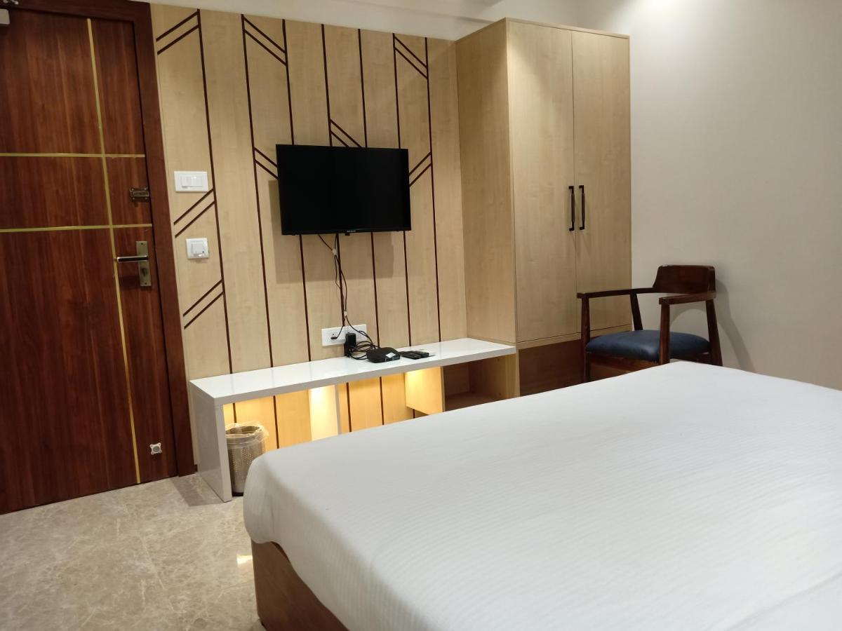 Hotel Suvarnam Residency Ahmednagar Szoba fotó