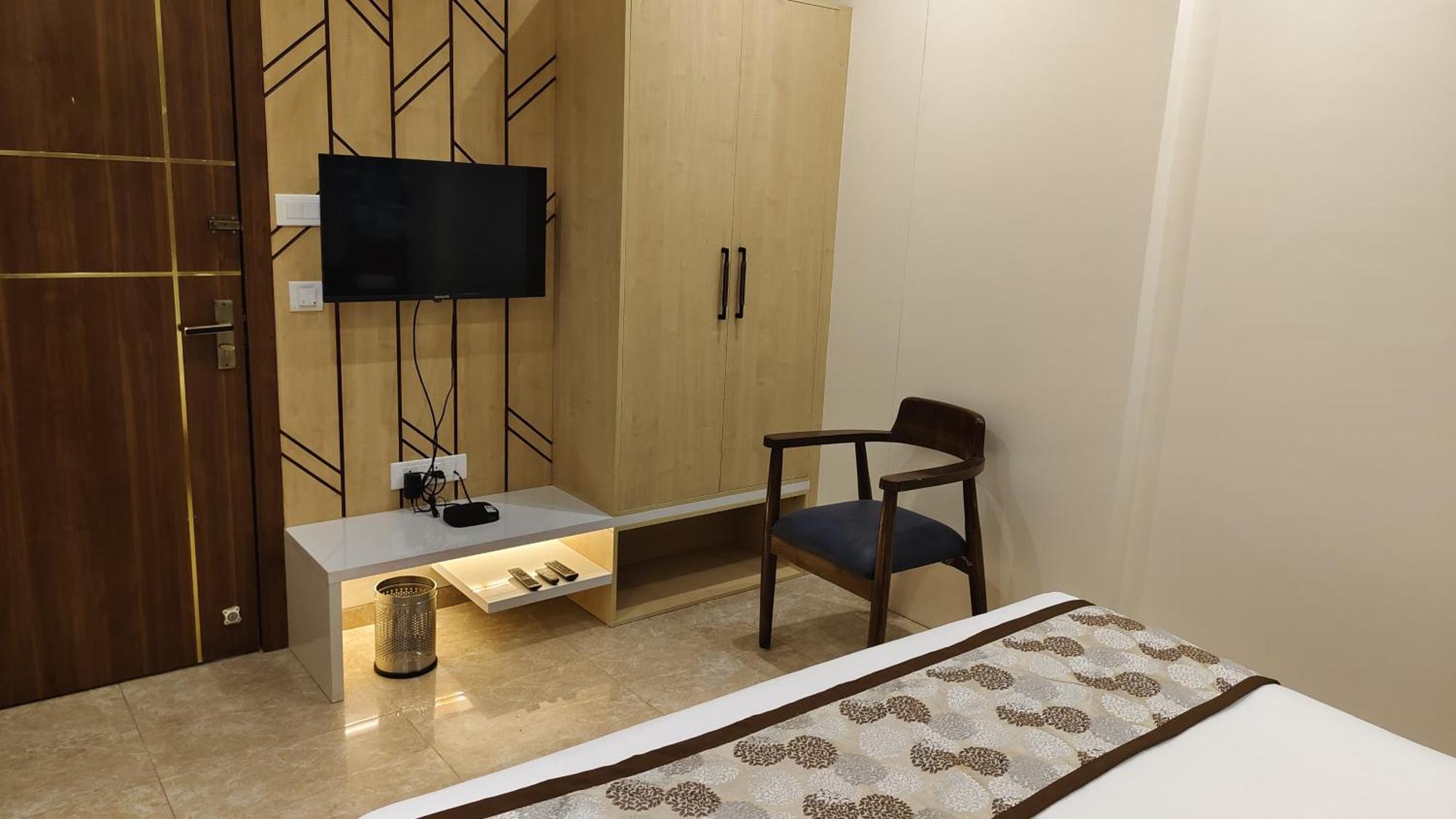 Hotel Suvarnam Residency Ahmednagar Kültér fotó