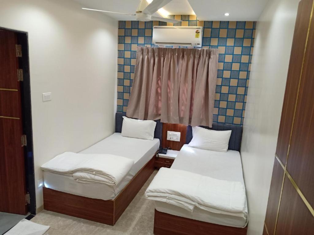 Hotel Suvarnam Residency Ahmednagar Kültér fotó