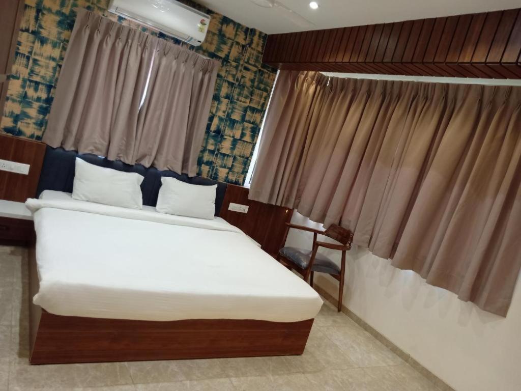 Hotel Suvarnam Residency Ahmednagar Kültér fotó
